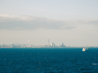朝の東京湾の風景