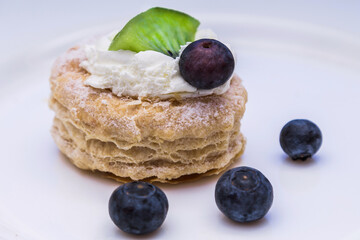 tasty mini puff pastry cakes with kiwi and blueberries