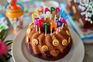 Geburtstagskuchen mit Emojis