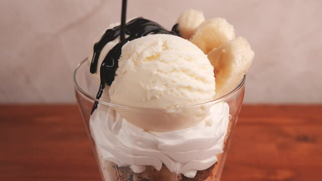 チョコバナナパフェ