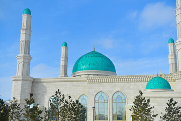 east, asia, dome mosque, mosque, india, taj mahal, agra, architecture, mosque, religion,, monument, travel, mausoleum, dome, marble, blue, sky, landmark, tower, palace, white, tourism, temple