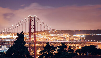 night photo of a big bridge. road bridge in San Francisco
