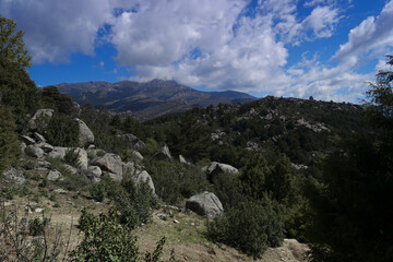 krajobraz góry niebo niebieskie chmury widok natura hiszpania