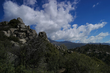 Fototapeta na wymiar krajobraz góry niebo niebieskie chmury widok natura hiszpania