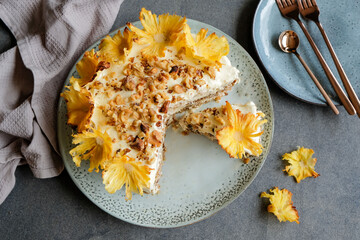 Homemade decorative pastry / Pineapple Flower Humming Bird Cake / Great for house party, birthday, father's day, mother's day, special occasion and celebrations © ysk1