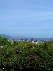 Obraz premium 琵琶湖と滋賀県大津市の街並み