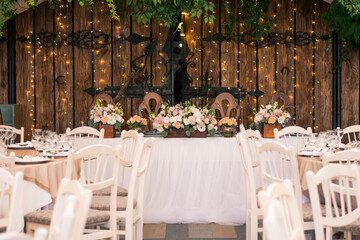 Fototapeta na wymiar Main table at a wedding reception with beautiful flowers
