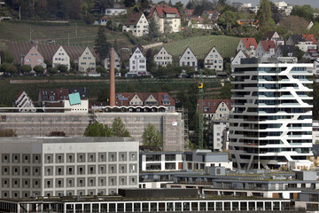 baukran für neue bebauung von wohnungen innenstadt stuttgart 