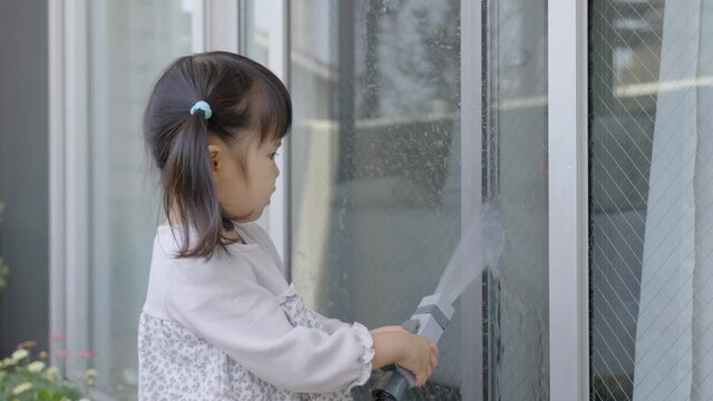 窓掃除、子供、お手伝い