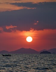 Naklejka premium sunset over the sea