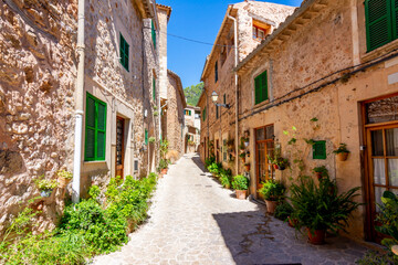 Fototapeta na wymiar Narrow streets of Valldemossa, Mallorca island, Spain