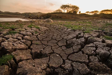Gordijnen Image of the drought ground.Problems arising from global warming. © yuthapong