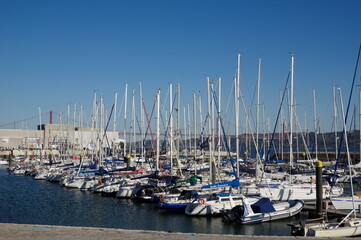 Fototapeta na wymiar Der Yachthafen im Lissaboner Stadtteil Belém