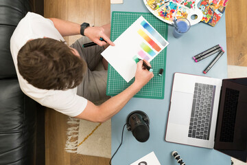 Content creator teaching color gradient through live streaming on laptop while sitting at home