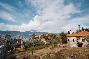 Fototapeta na wymiar Ancient houses with tiled roofs of old town Alanya, Turkey.