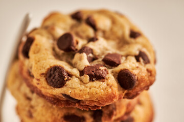 primer plano de galleta de chocolate con chips