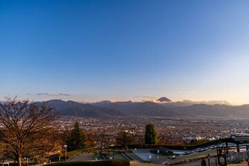 富士山と町並み_山梨県_甲府盆地