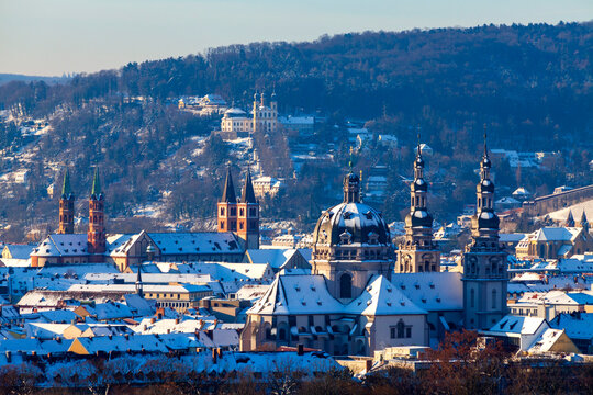 Germany, Bavaria, Wurzburg, Stift Haug church and surrounding buildings in winter