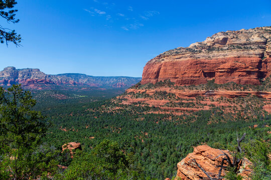 Idyllic view of Devil`s Bridge Trail, Red Rocks, hiking, Sedona, Arizona, USA