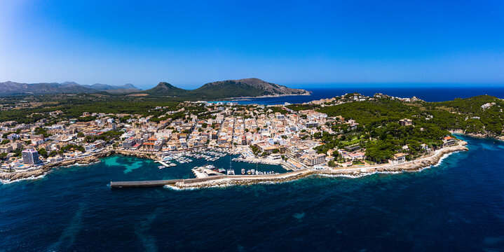 Spain, Mallorca, Cala Ratjada, Aerial view of Cala Gat bay