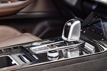 Obraz na płótnie Canvas close-up of an automatic transmission knob in a new modern car. side view