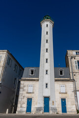 phare de la Rochelle sur fond de ciel bleu