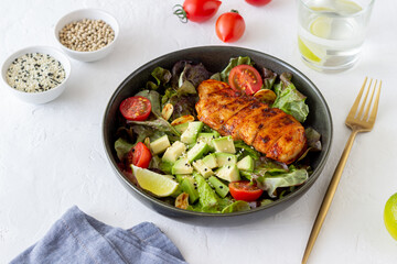 Salad with chicken, avocado and tomatoes. Healthy eating. Vegetarian food.