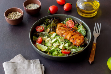 Salad with chicken, avocado and tomatoes. Healthy eating. Vegetarian food.