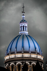 C&uacute;pula de la catedral de la Inmaculada en Cuenca Ecuador