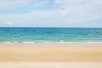 Fototapeta na wymiar Tropical sea and beach with blue sky.