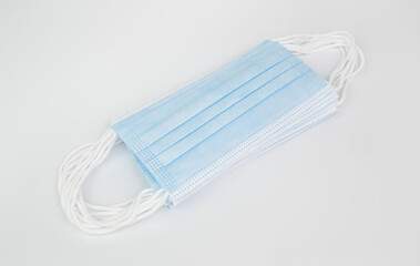 Mascarillas higi&eacute;nicas sobre fondo blanco como concepto de sanidad, salud y medicina en general y la lucha contra infecciones y virus como en la pandemia del coronavirus o covid 19.