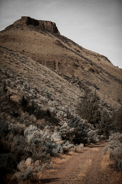 Columns of Basalt form amazing splitter cracks at Trout Creek, Oregon