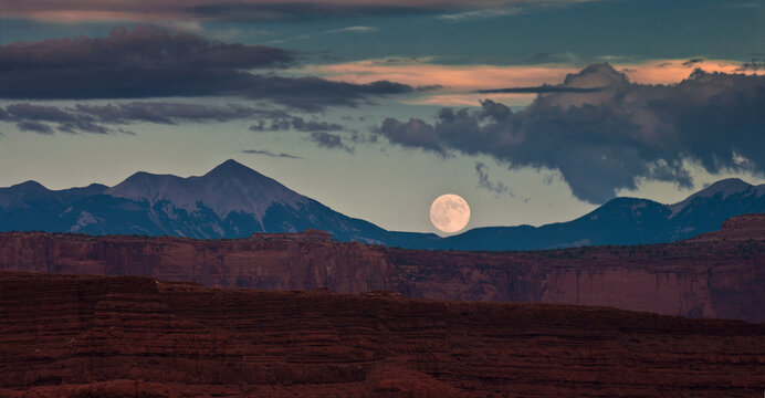 Greater Canyonlands: La Sal Mountains Moonrise