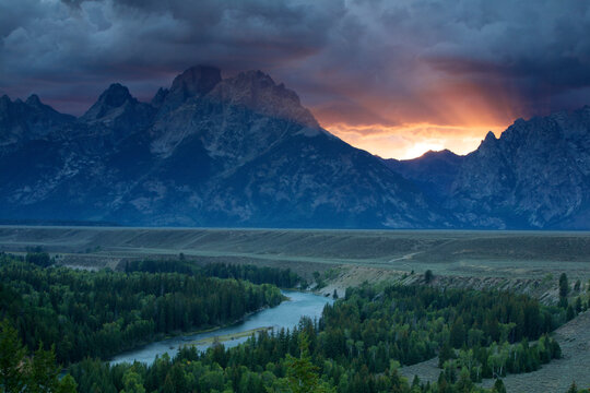 Scenic landscape image of sunset at Snake River Overlook in Grand Teton National Park, Wyoming.