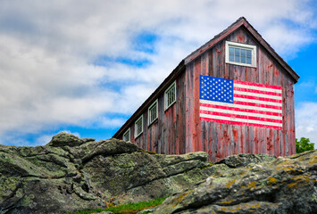Vintage barn in Bridgewater, with an American flat painted on its facade