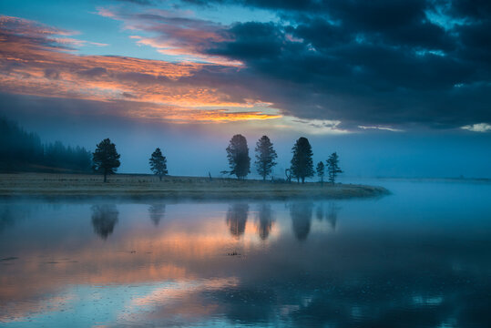 Sunrise over the Yellowstone River in the Hayden Valley, Yellowstone National Park.