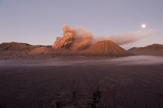 Sunrise at Bromo-Tengger-Semeru National Park on the island of Java in Indonesia