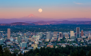 Full moon rises behind Portland, Oregon