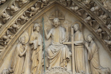 Fototapeta na wymiar notre dame cathedral zoom detail jesus