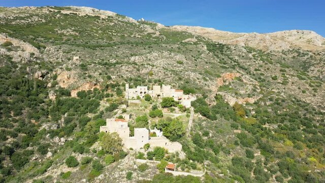 Le ch&acirc;teau d'Achille vers Porto Kagio vers Kalamata, en Laconie, dans le Magne, dans le P&eacute;loponn&egrave;se, en Gr&egrave;ce, en &eacute;t&eacute;.