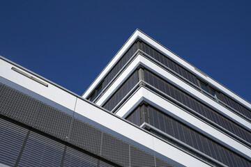 Fototapeta na wymiar Büro Gebäude moder Stahl Glas Hintergrund