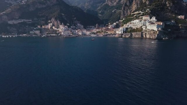 Cinematic drone tilt showing the coast of amalfi.