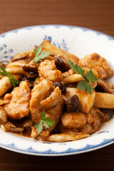 鶏肉とキノコのブラウンソース