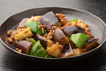 ナスとピーマンの肉味噌炒め