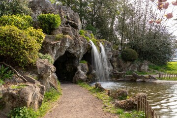 Fototapeta na wymiar In the park there is a beautiful waterfall