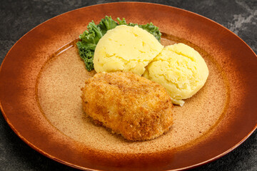 Crispy chicken cutlet with mashed potato