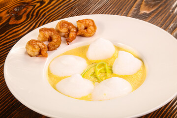Cheese cream soup with prawn