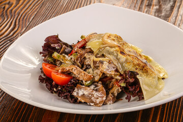 Salad with chicken, mushroom and cheese