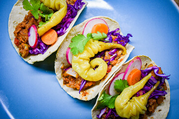 Tacos de sardina en tortilla de maíz y picante 