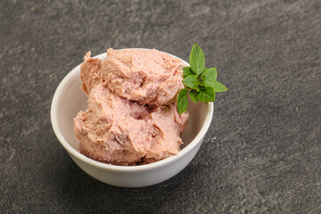 Liver pate in the bowl